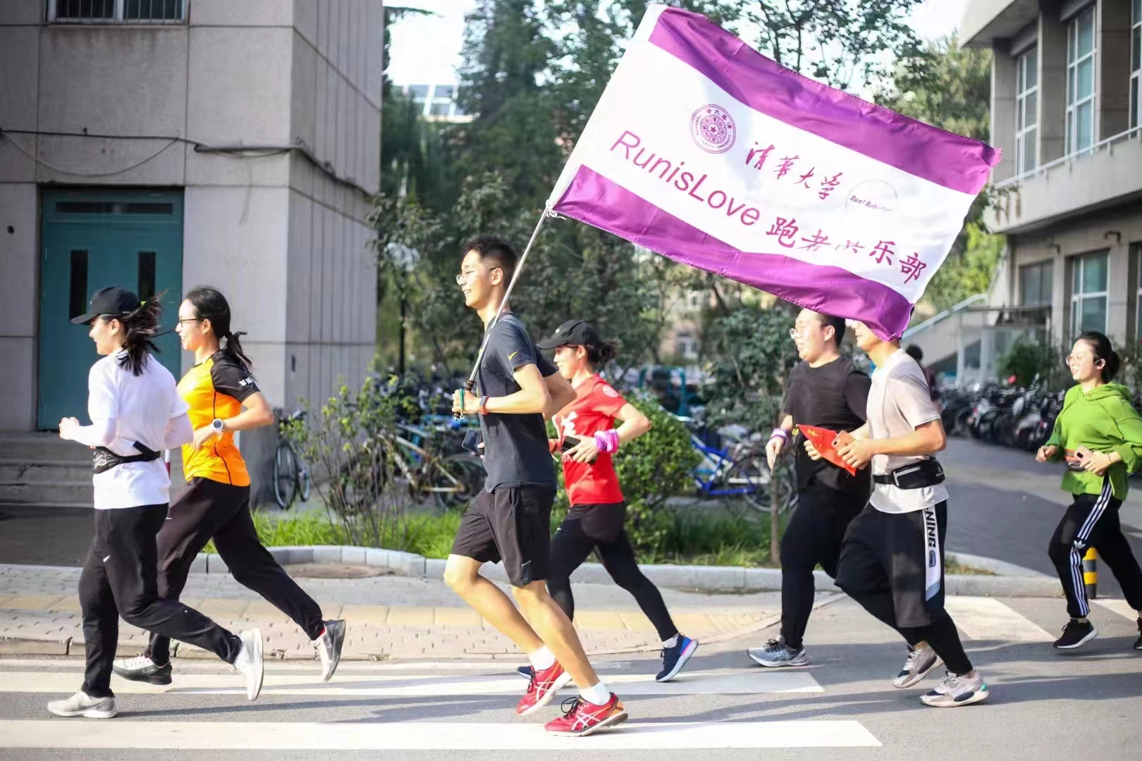 20220606-校园内的“健心跑”队伍-心理中心-照片jpg